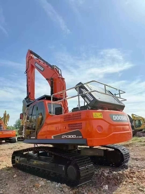 オリジナル韓国輸入斗山DX300LC油圧ショベル、30トン運転重量、0.64-1.75m³バケット、151kW出力